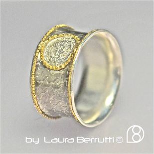 Houndstooth textured oxidized Gold sterling silver ring houndstooth minimalist laura berrutti